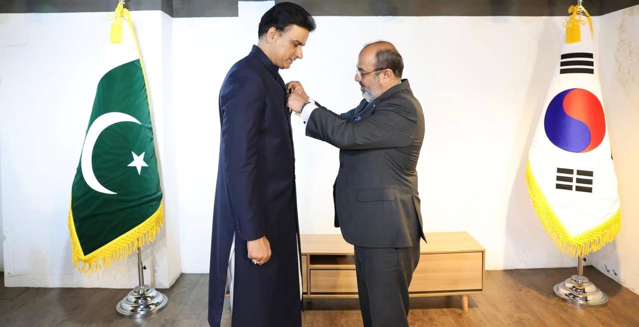 Mudassar Ali Cheema Awarded Tamgha-i-Imtiaz in Seoul (2)